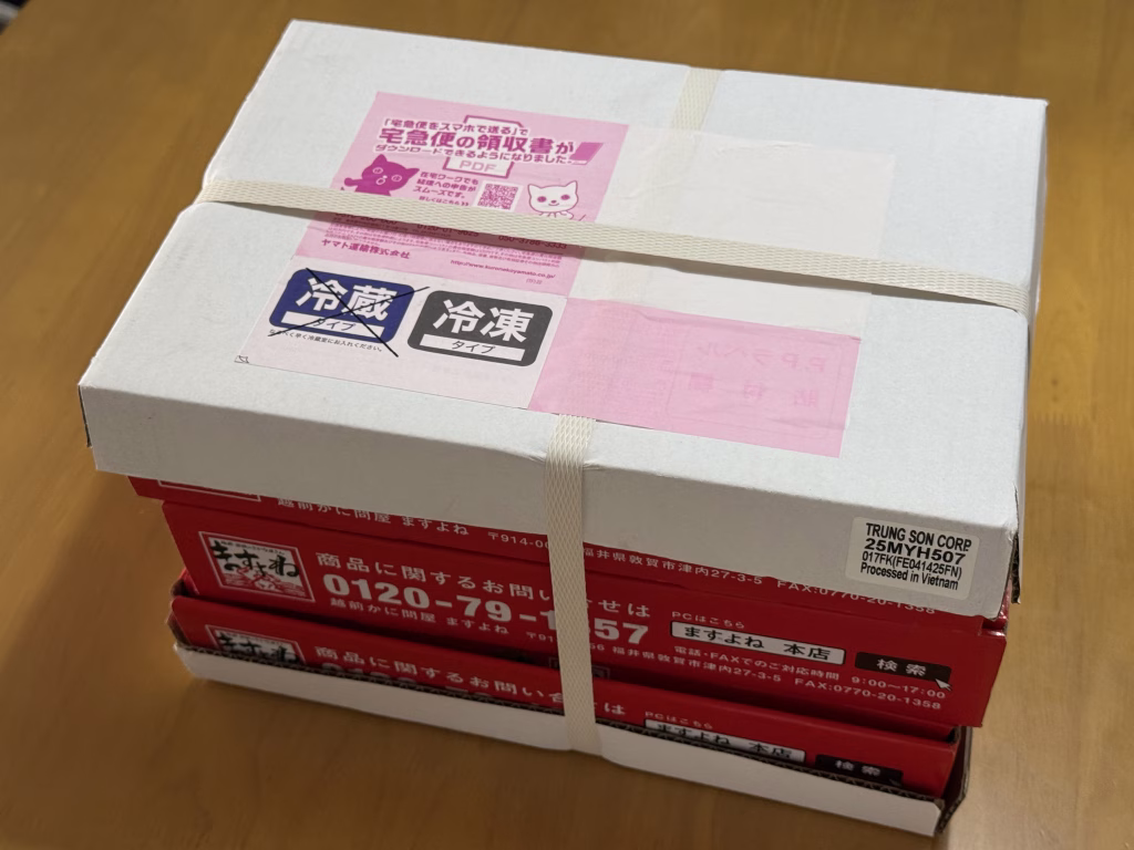 梱包されたズワイガニの箱の画像