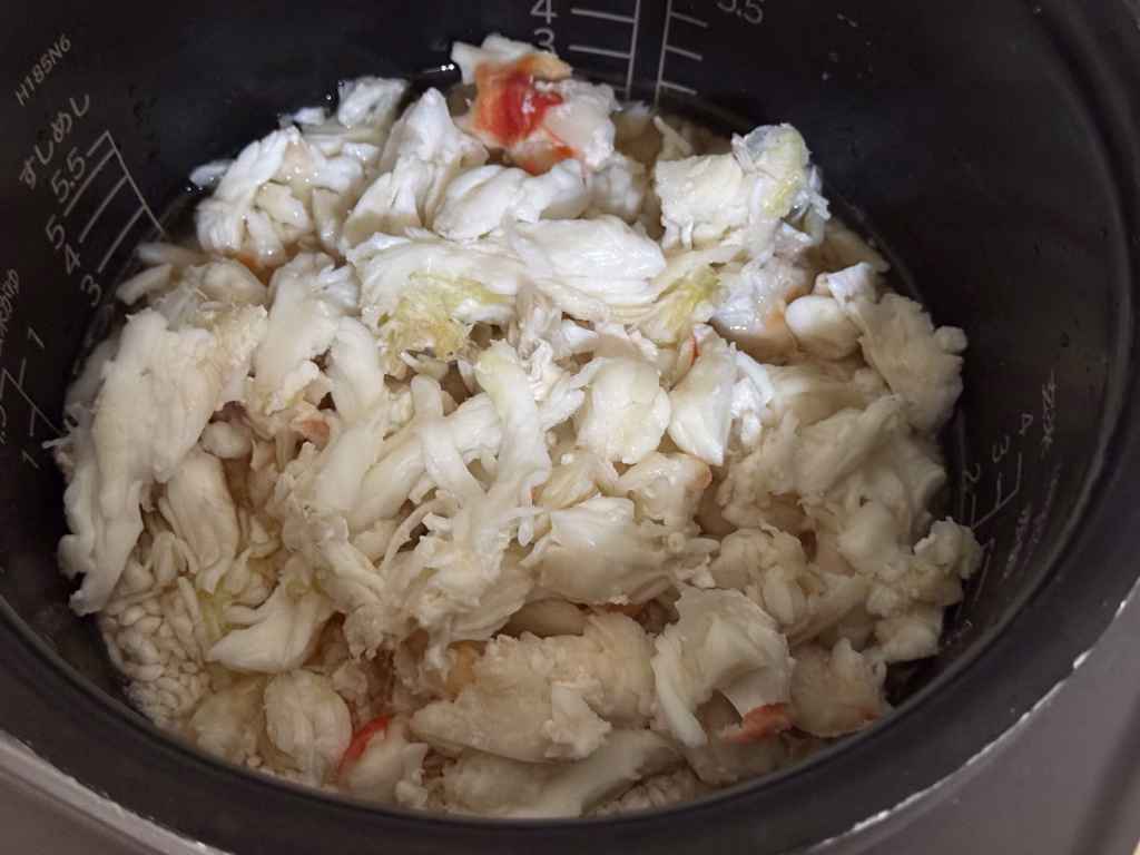 米にカニの身を入れた画像