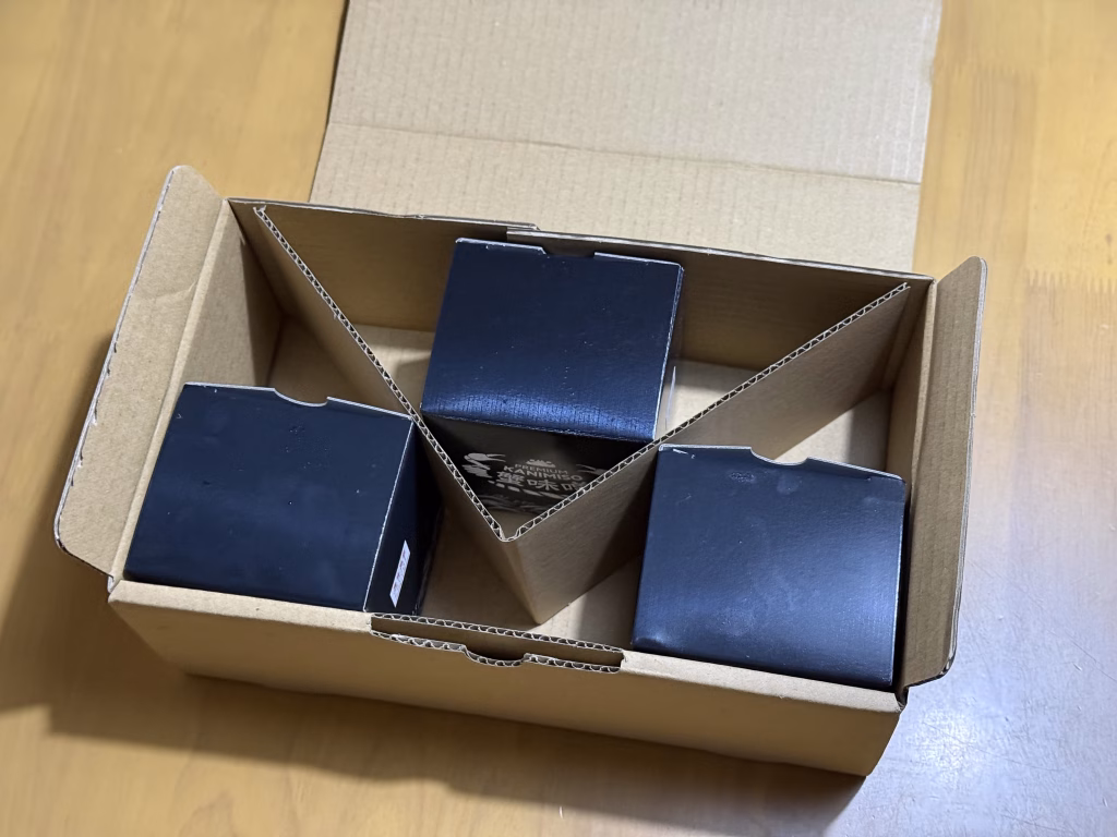 PREMIUM蟹味噌が入っていた箱を開封した状態の画像