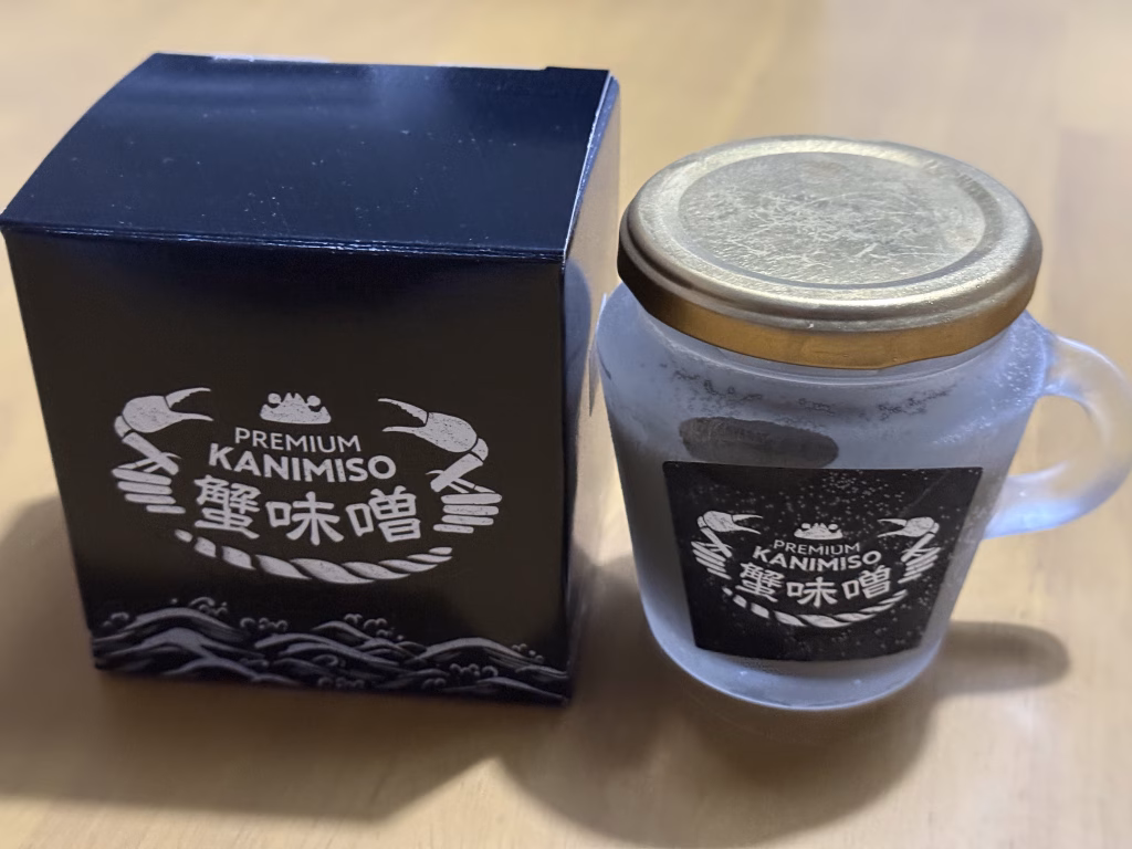 箱から取り出した「PREMIUM蟹味噌」の画像